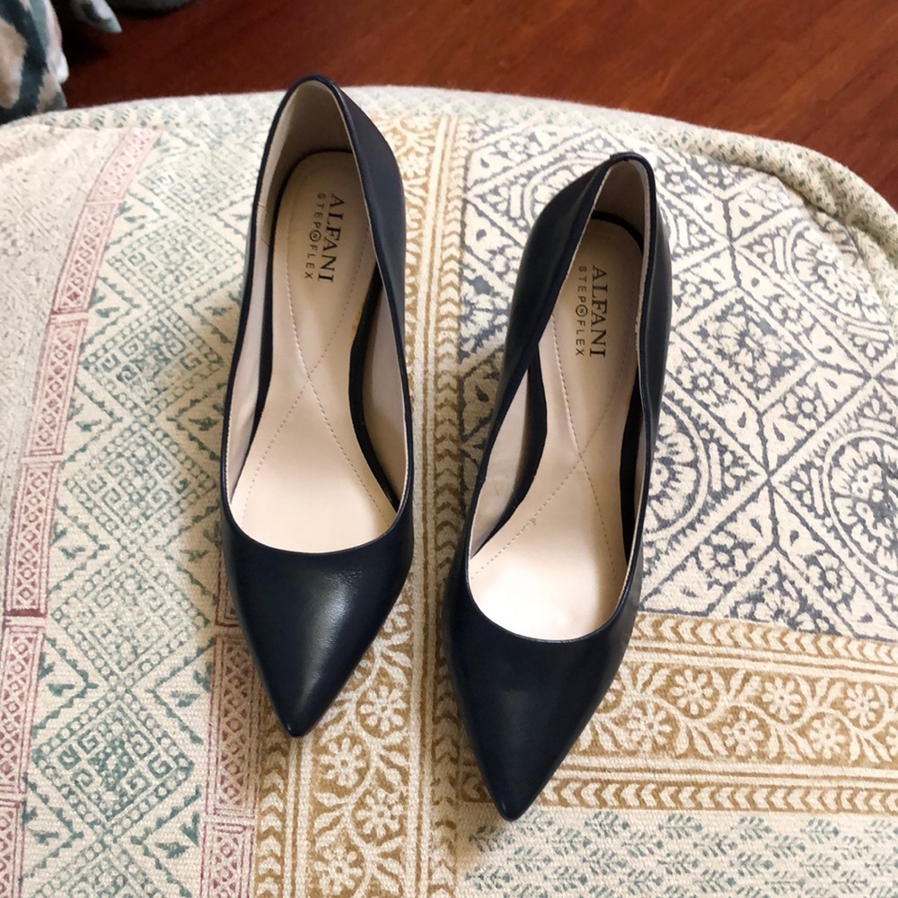 Alfani Navy leather  heel pumps